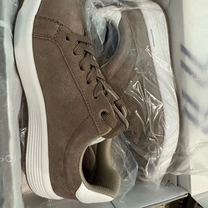 Women’s Rockport Sneakers BNIB size 8